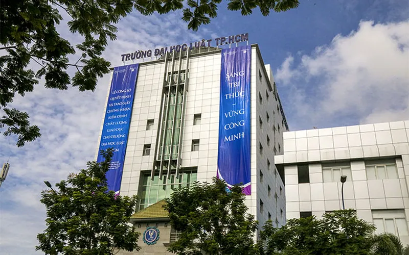 Đại Học Luật TPHCM